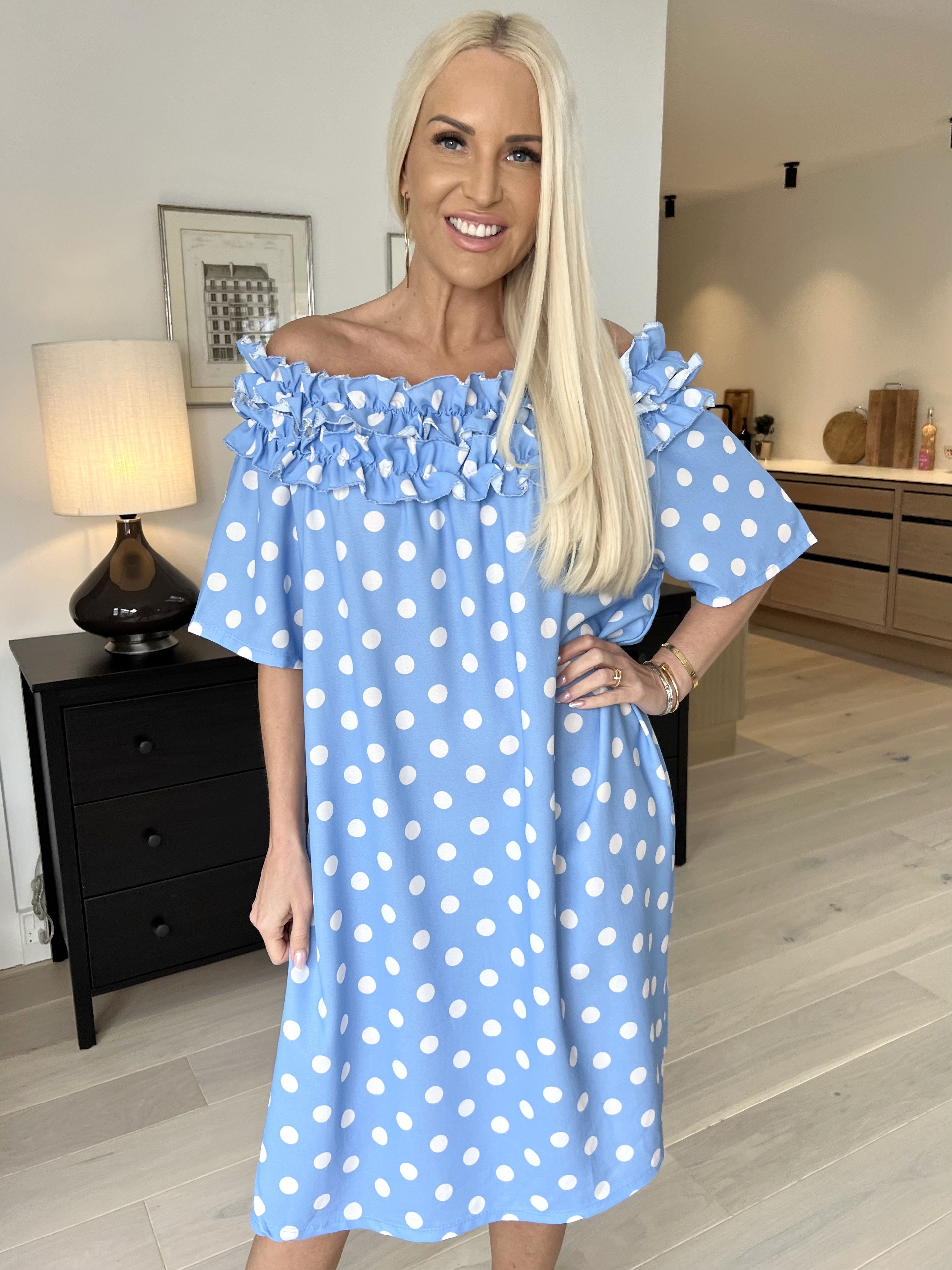 Chili Sleeveless Dress Dot - Kjole med prikker og flæser